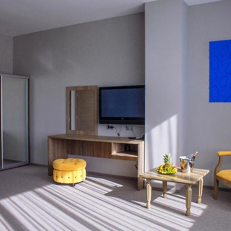 Platinum Hotel Zaporizhia Ngoại thất bức ảnh