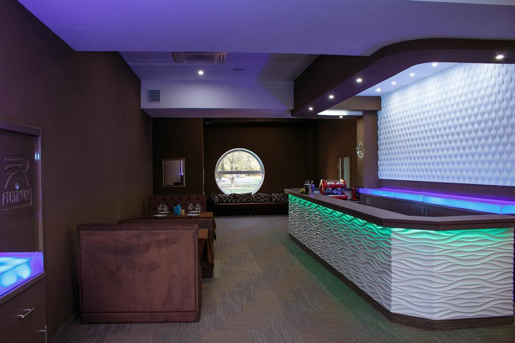Platinum Hotel Zaporizhia Ngoại thất bức ảnh
